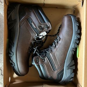 Khombu Lincoln Style Hiking boot. Mens size 9. Brand new in box